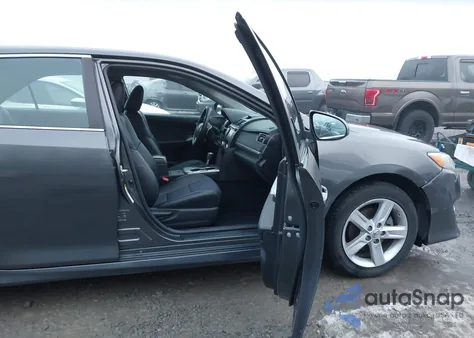 2014 Toyota Camry Se z USA, uszkodzony, nr VIN 4T1BF1FK2EU344897